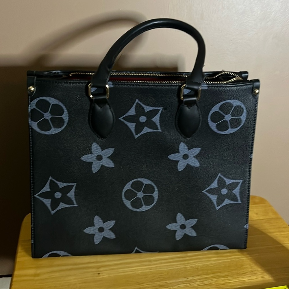 😄Black Patterned Hand Bag Purse